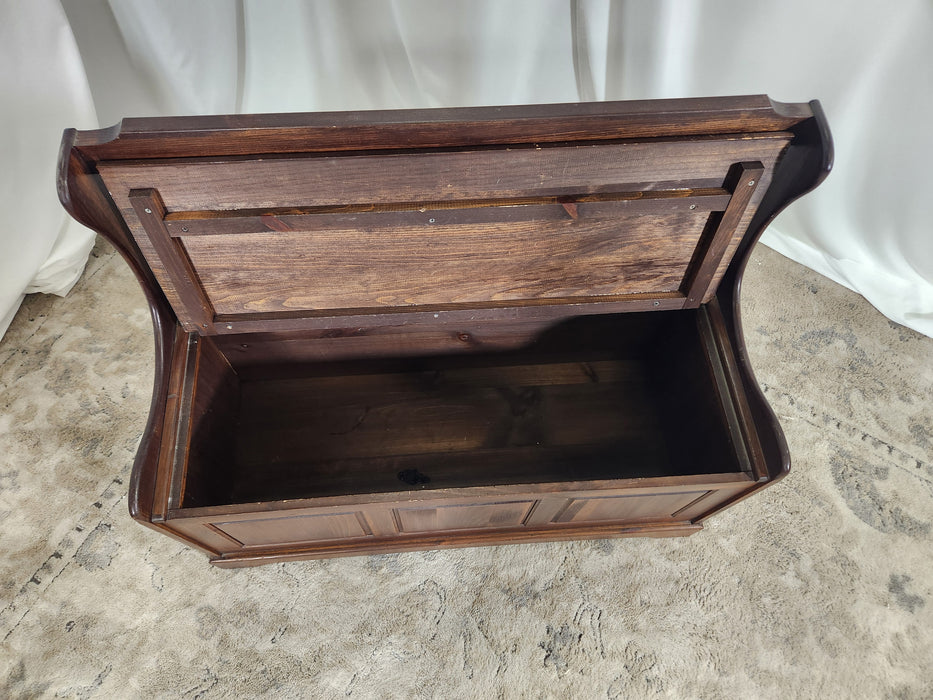 Vintage toy chest bench GENTLY USED