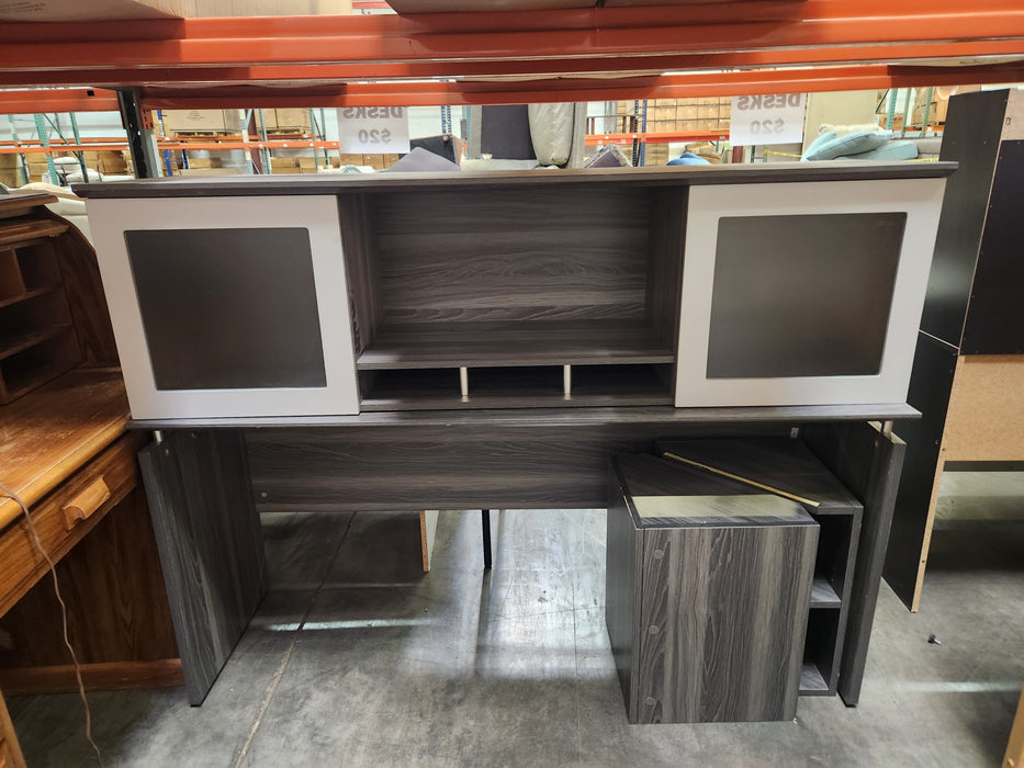 Desk 01 GENTLY USED
