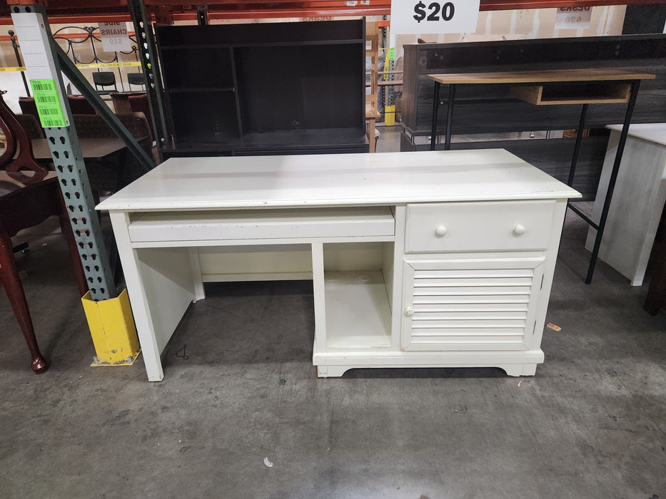 Desk 04 GENTLY USED