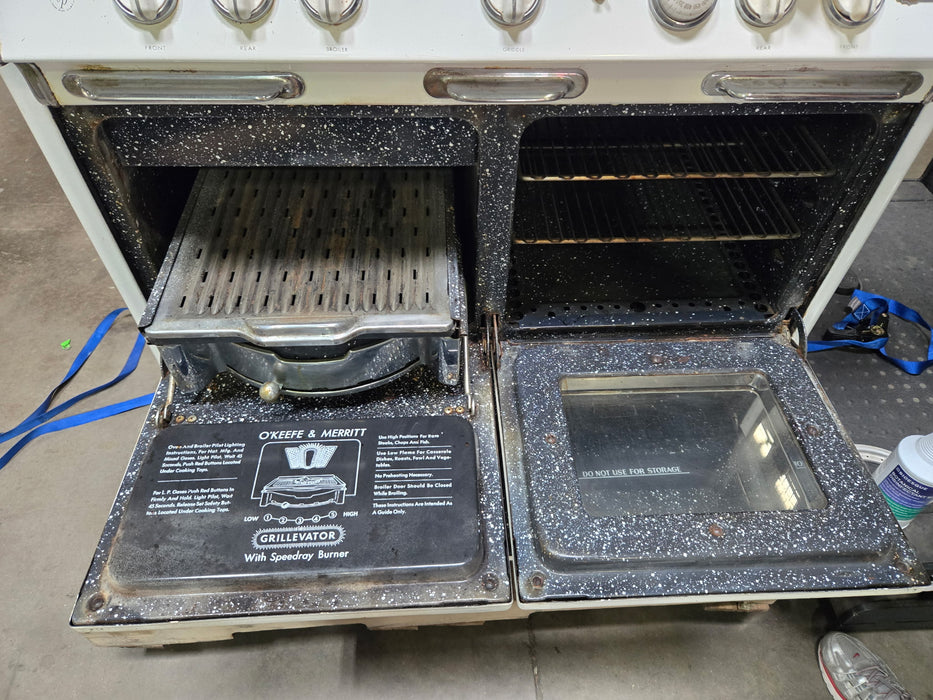 1950s O'Keefe and Merritt "Augustina" Stove